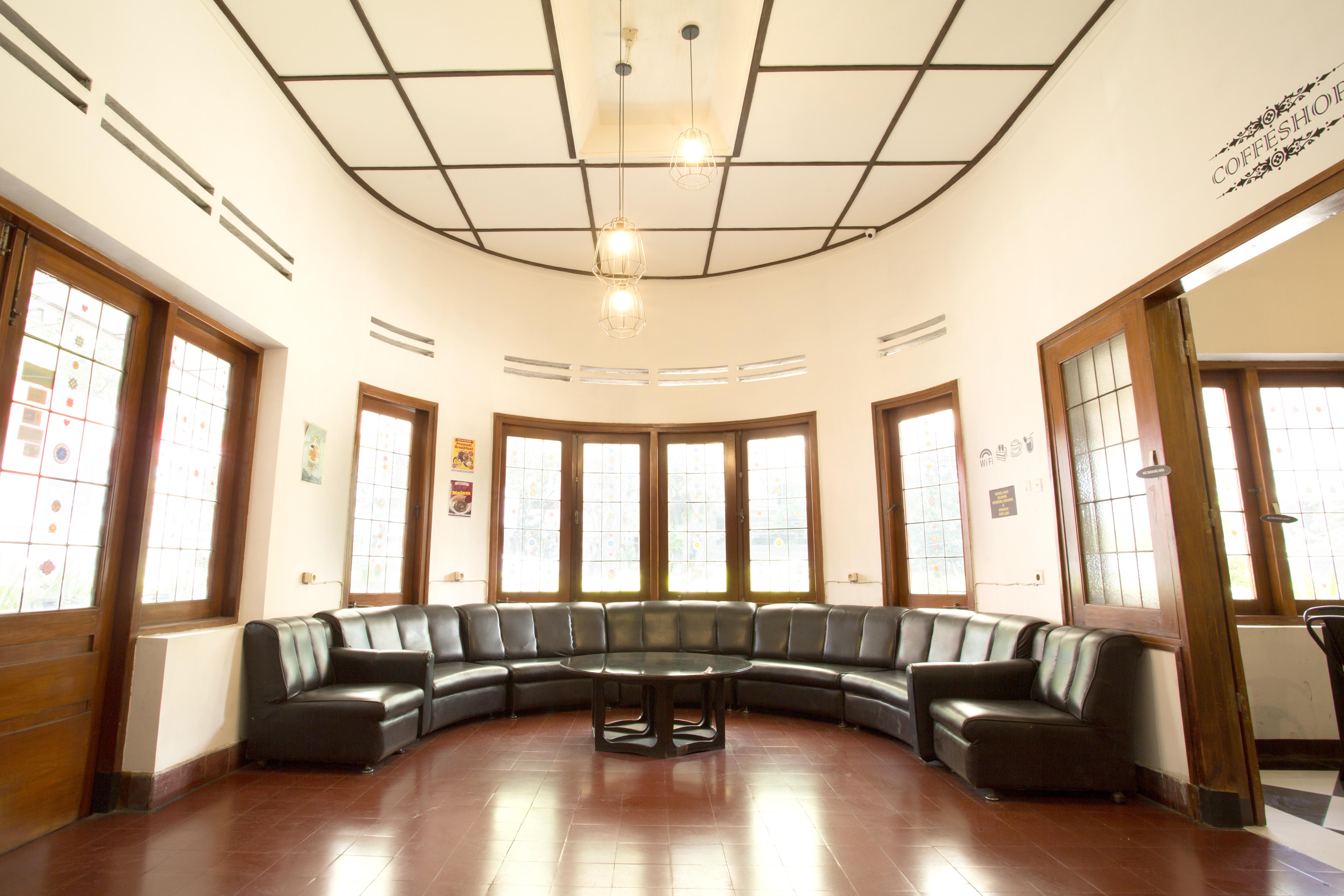 Reddoorz @ Supratman Street Hotel Bandung Exterior photo